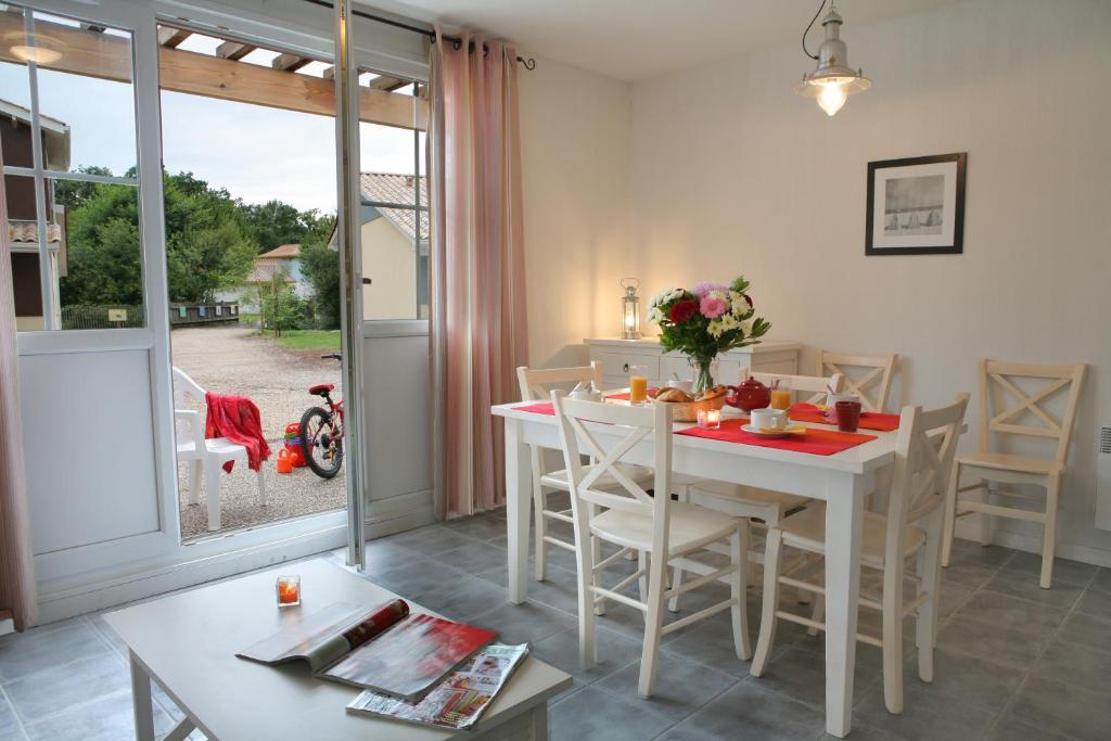 Residence Nemea Les Rives De Saint Brice Арес Стая снимка