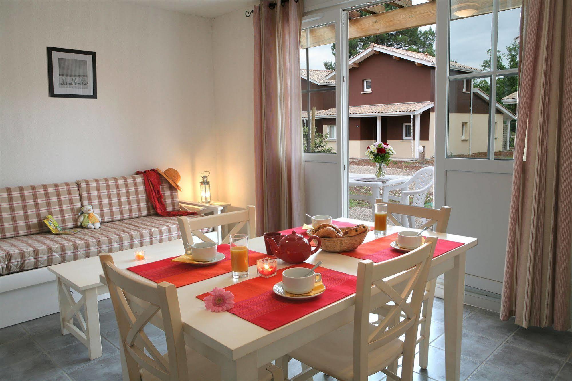 Residence Nemea Les Rives De Saint Brice Арес Екстериор снимка