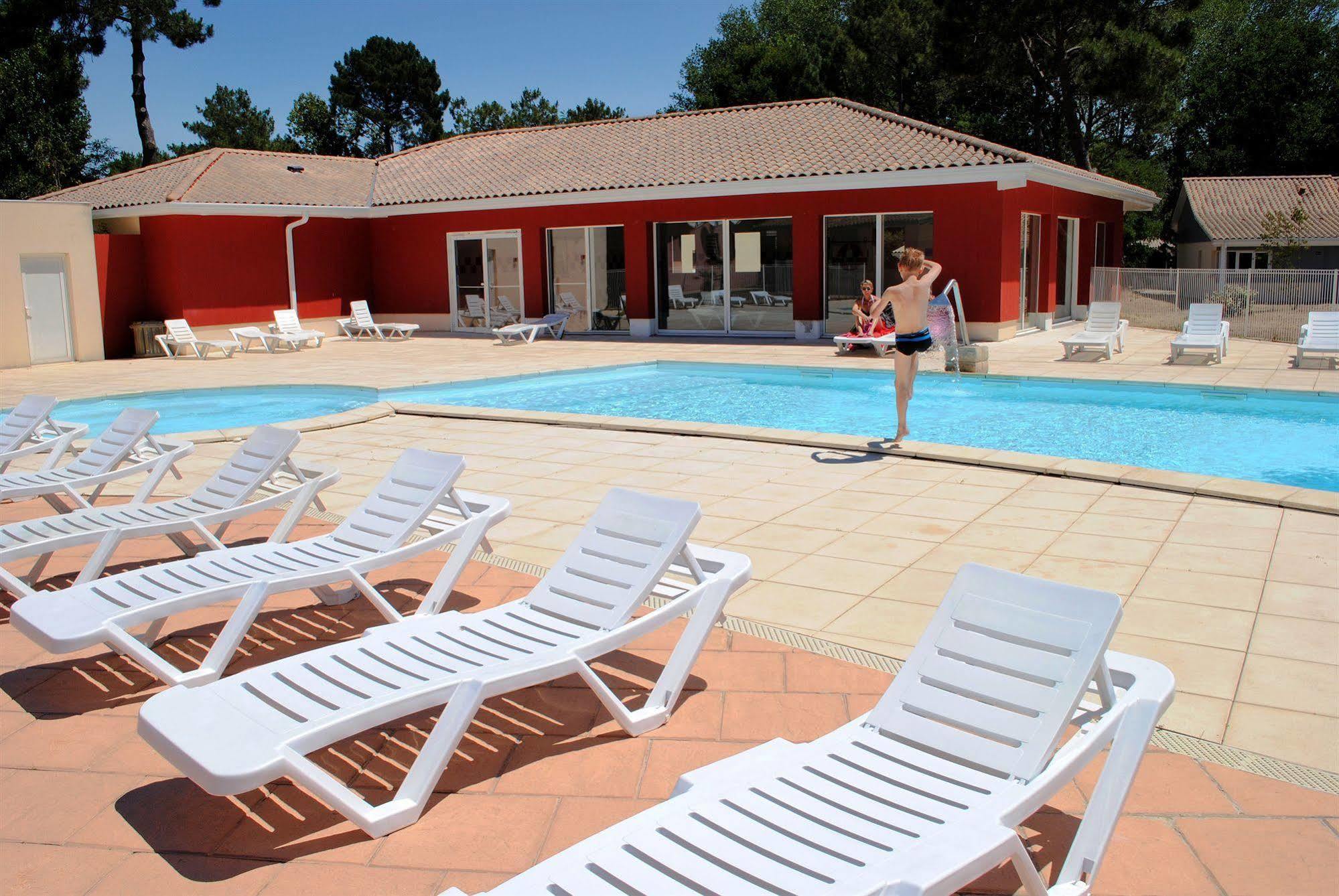 Residence Nemea Les Rives De Saint Brice Арес Екстериор снимка