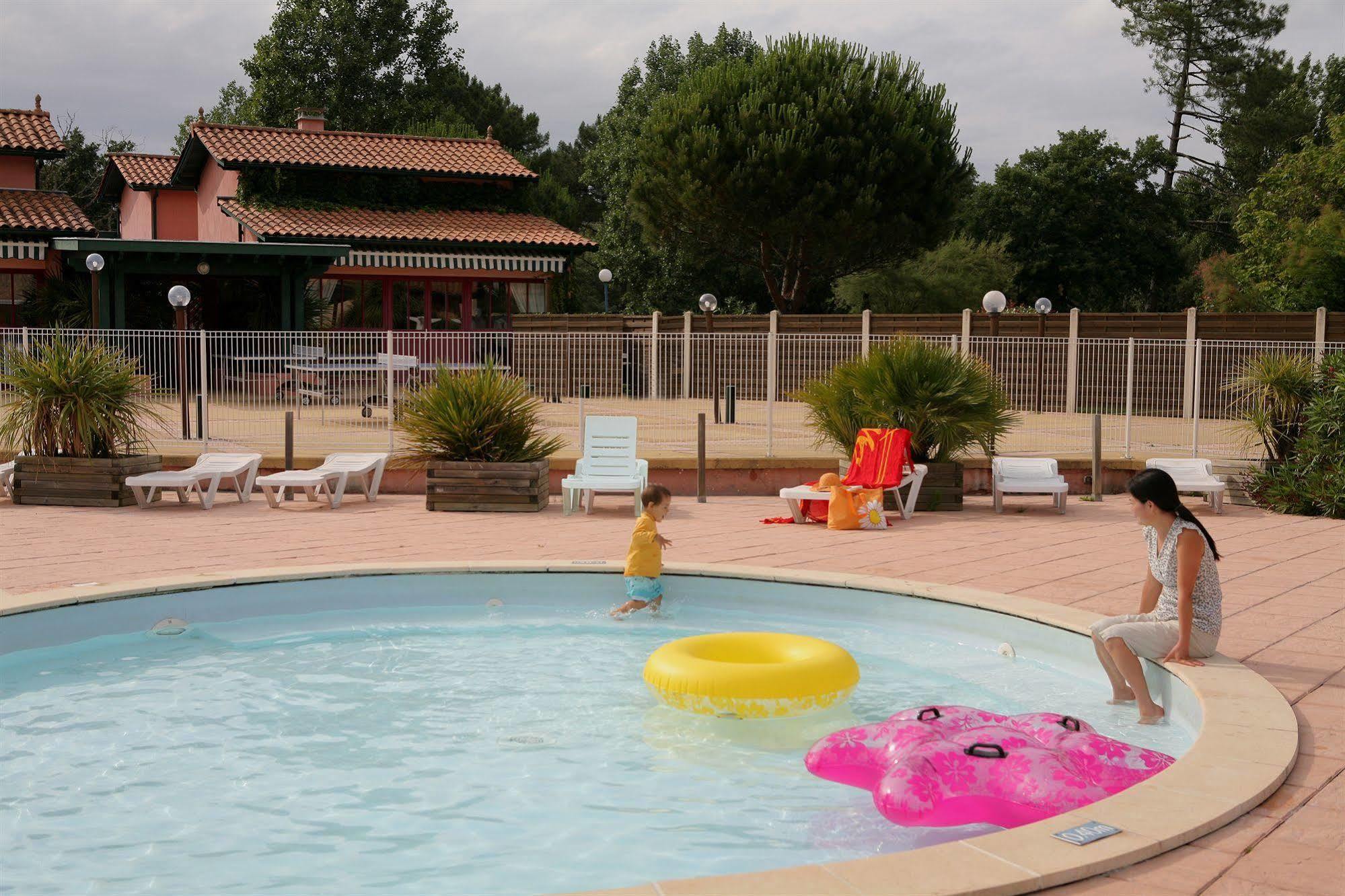 Residence Nemea Les Rives De Saint Brice Арес Екстериор снимка